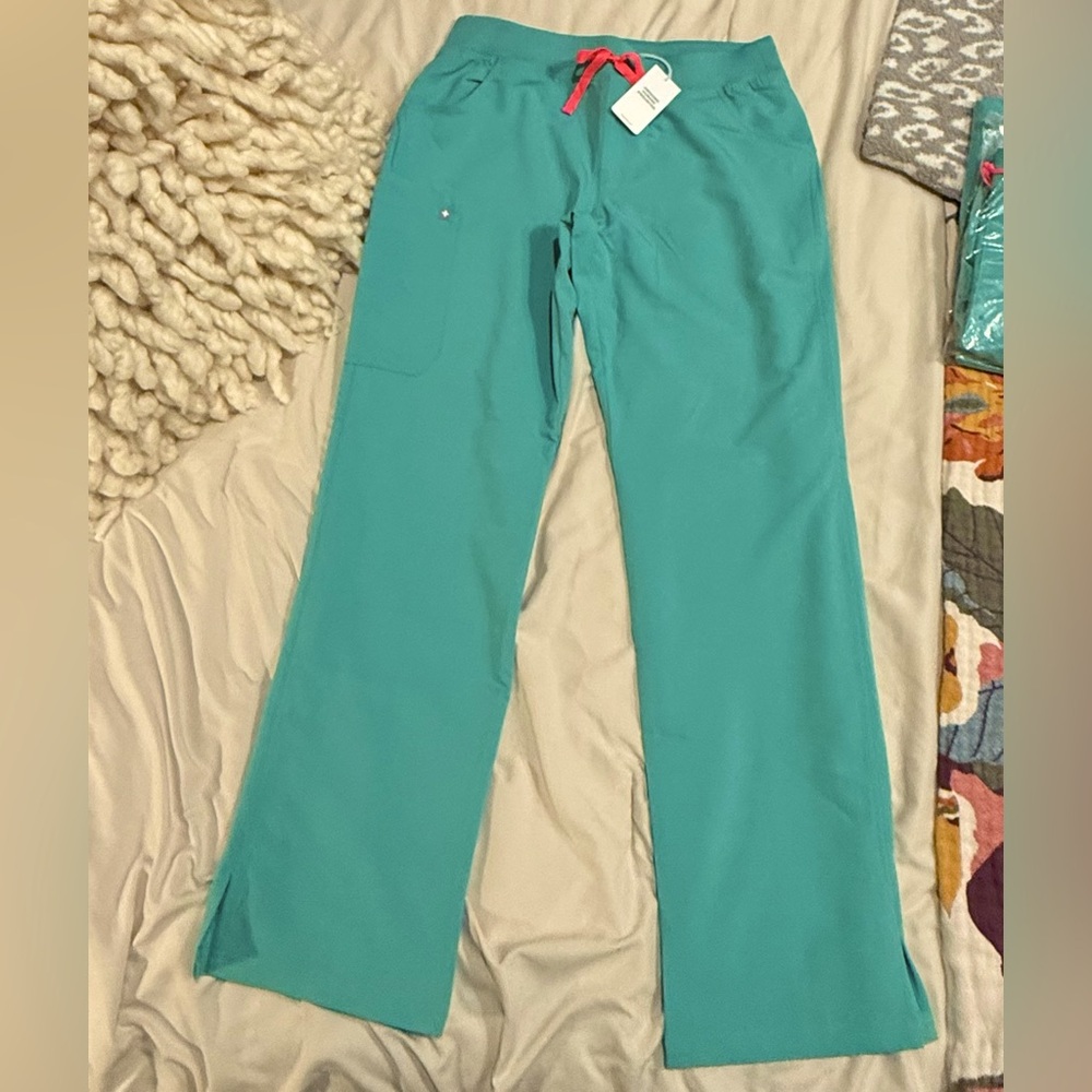 NWT Women’s Figs Kade Pant • Surgical Green • Size Large